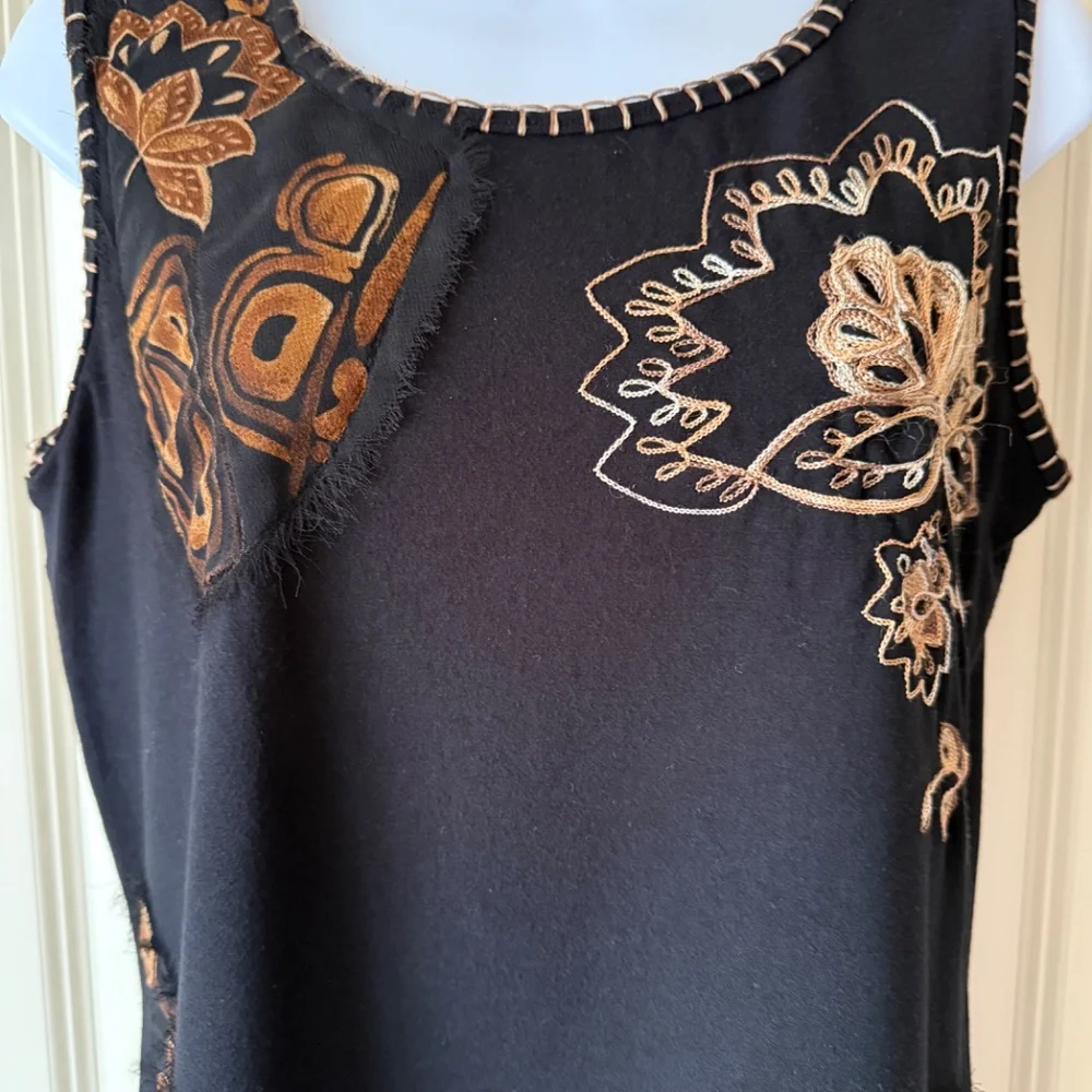 West End Embroidered Tank size Medium - Picture 2 of 10